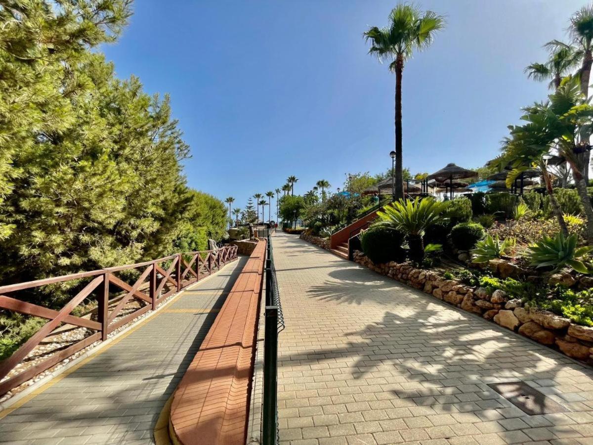 Beach And Pool Holidays At The Grand Coloso بينالماذينا المظهر الخارجي الصورة